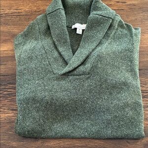 GAP V-Neck Sweater in Forest Green